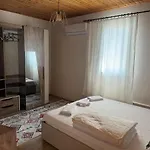 1 Bedroom Close To Bus Station And Mall 200 Mb Wifi Apartament *